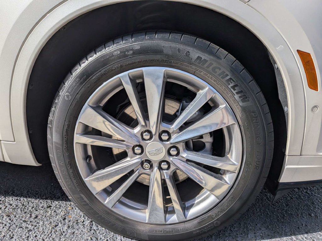 Used 2022 Cadillac XT6 Premium Luxury w/ Technology Package FWD image 12