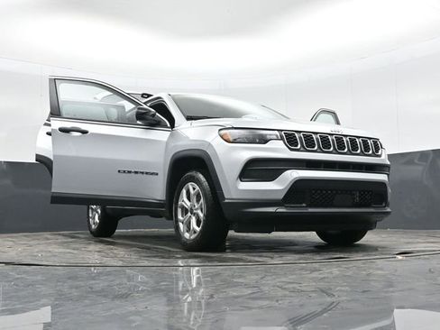 Used 2025 Jeep Compass Sport w/ Mopar Graphics Package AWD/4WD image 51