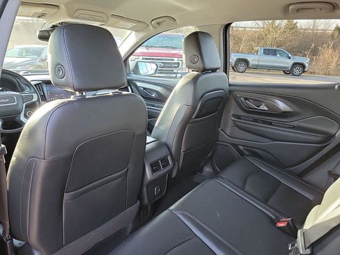 Used 2023 GMC Terrain SLT image 12