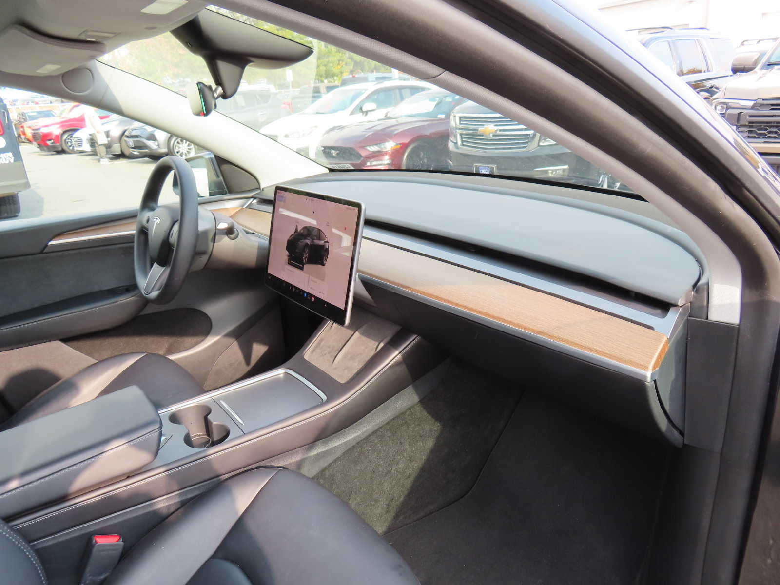 Used 2024 Tesla Model Y 2WD image 16