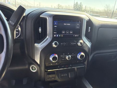 Used 2022 GMC Sierra 2500 SLE w/ SLE Value Package; image 5