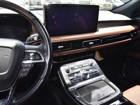 Used 2023 Lincoln Nautilus Reserve FWD image 9