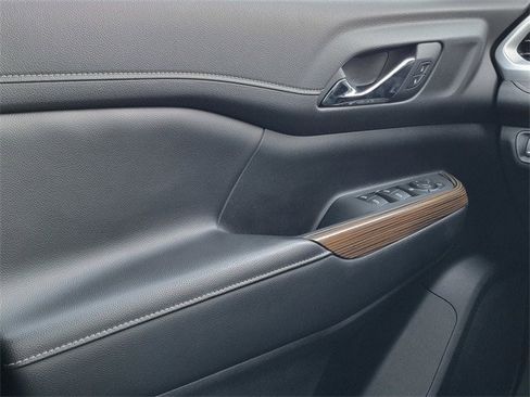 Used 2021 GMC Acadia SLE image 38