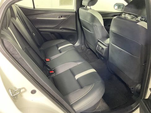 Used 2025 Toyota Camry SE FWD image 22