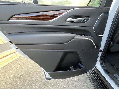 Used 2021 Cadillac Escalade Premium Luxury image 25