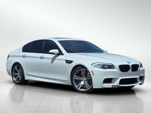 Used 2013 BMW M5 RWD image 2