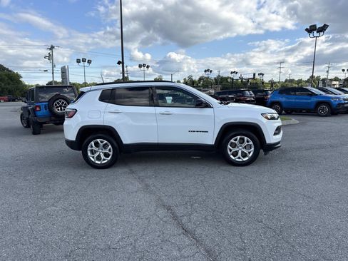 Certified 2024 Jeep Compass Latitude AWD/4WD image 4