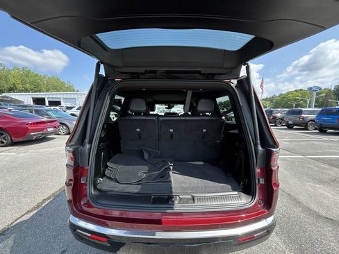 Used 2022 Jeep Wagoneer Series II w/ Convenience Group I AWD/4WD image 21
