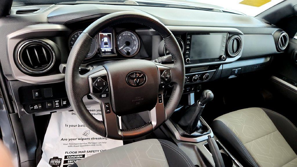 Used 2021 Toyota Tacoma TRD Off-Road w/ Technology Package AWD/4WD image 23
