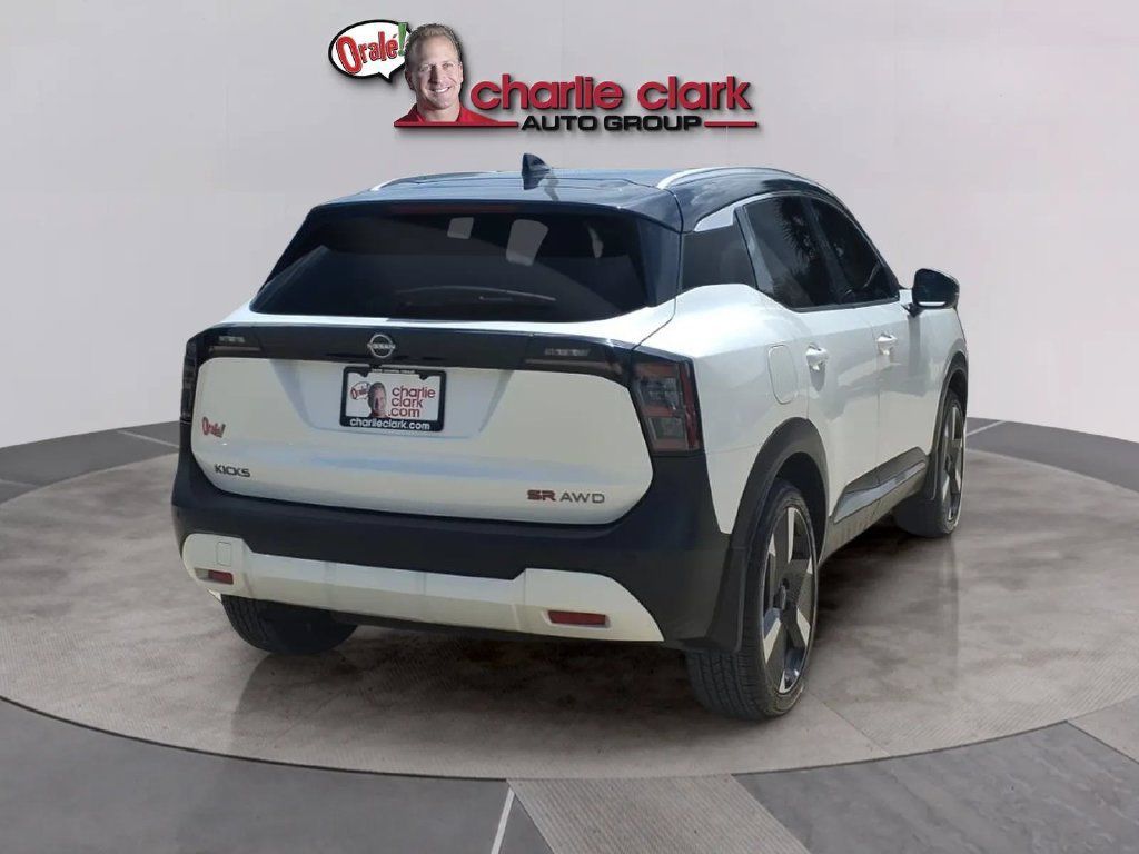 Used 2025 Nissan Kicks SR AWD/4WD image 5