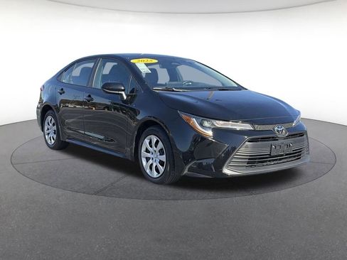 Used 2025 Toyota Corolla LE image 8