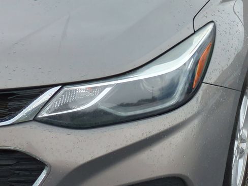 Used 2018 Chevrolet Cruze LT w/ Convenience Package FWD image 11