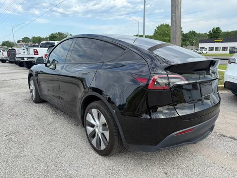 Used 2024 Tesla Model Y Long Range AWD/4WD image 4