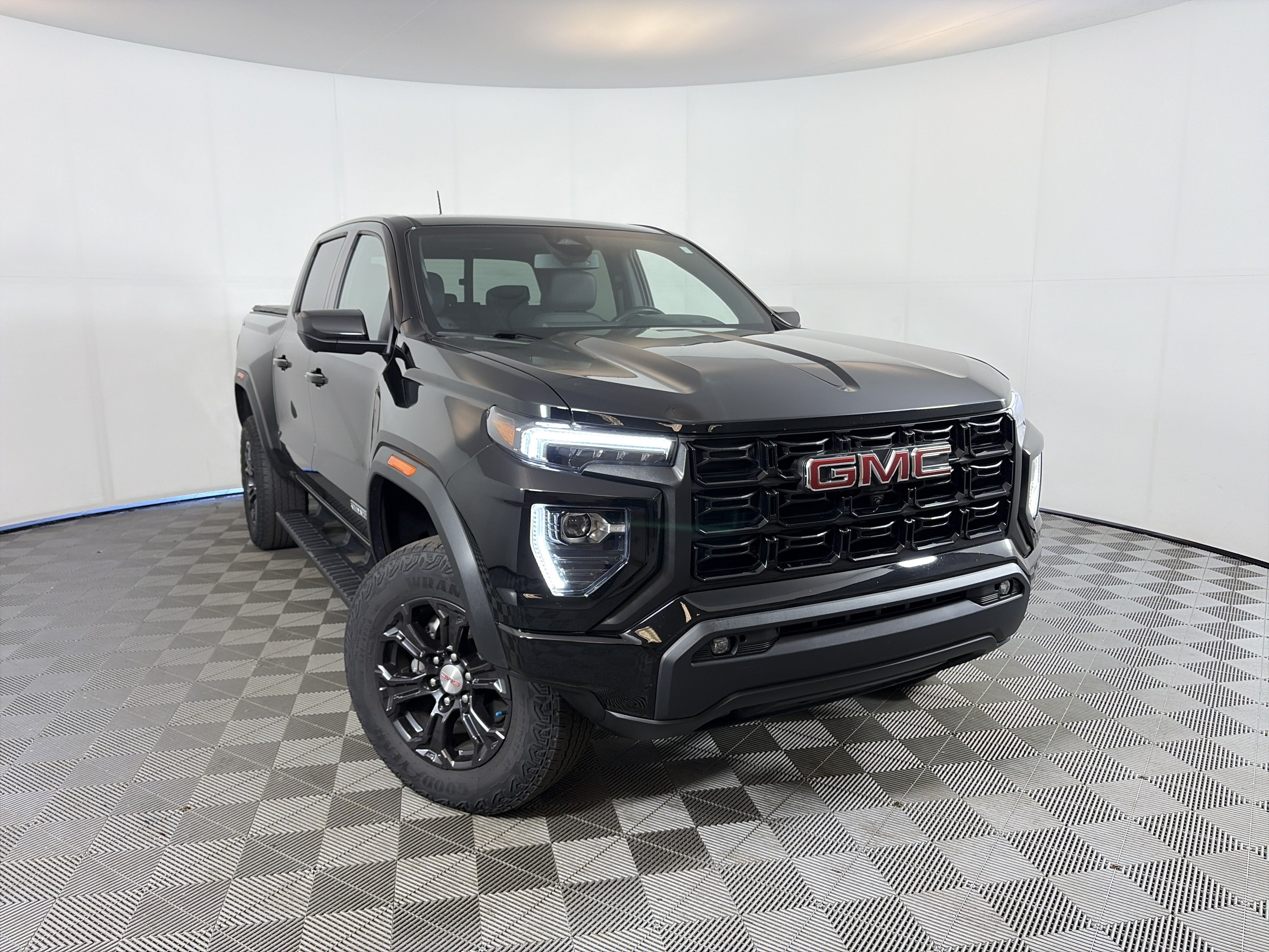 Certified 2023 GMC Canyon Elevation w/ Elevation Premium Package AWD/4WD image 1