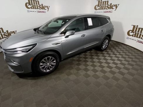 Certified 2024 Buick Enclave Essence AWD/4WD image 4