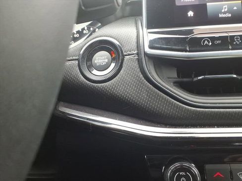 Certified 2022 Jeep Compass Altitude image 19