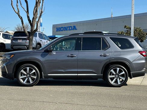 Certified 2025 Honda Pilot Touring image 7