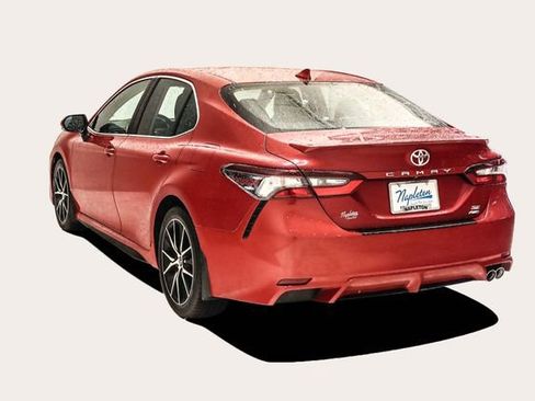 Used 2022 Toyota Camry SE w/ Cold Weather Package image 8