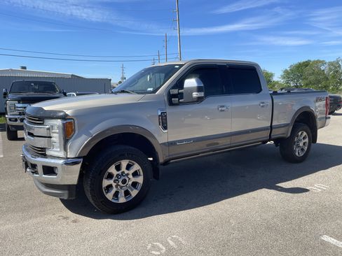 Used 2018 Ford F250 King Ranch w/ King Ranch Ultimate Package image 4