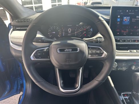 Used 2025 Jeep Compass Limited AWD/4WD image 11