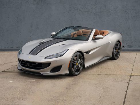 Certified 2019 Ferrari Portofino image 5
