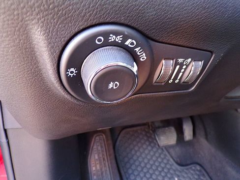 Certified 2022 Jeep Compass Latitude w/ Sun and Sound Group AWD/4WD image 20
