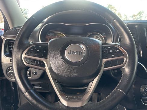 Used 2019 Jeep Cherokee Limited image 13