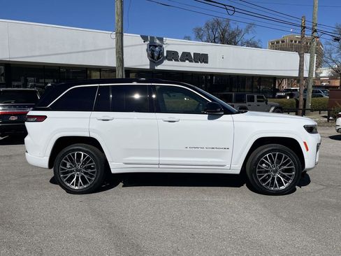 New 2026 Jeep Grand Cherokee Summit image 2