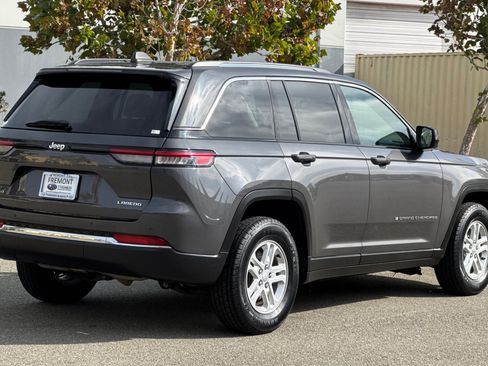 Used 2023 Jeep Grand Cherokee Laredo image 4