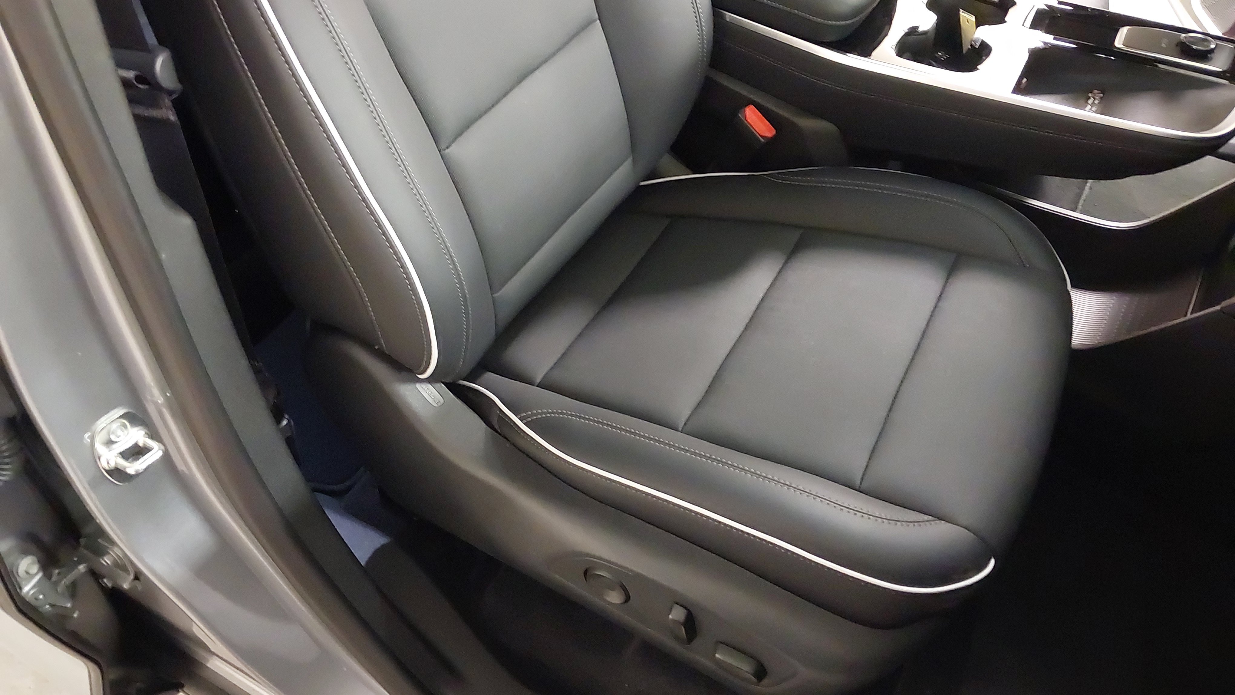 Used 2026 Buick Enclave Preferred w/ Power Package AWD/4WD image 26