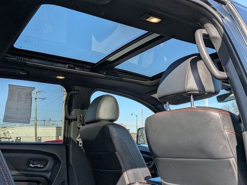 Used 2024 Nissan Titan PRO-4X w/ Pro-4x Convenience Package image 22