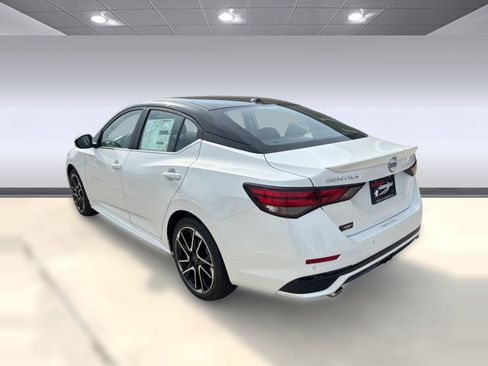 New 2025 Nissan Sentra SR image 3