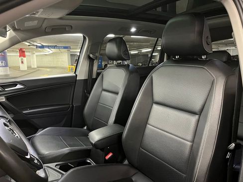 Certified 2021 Volkswagen Tiguan SE w/ Panoramic Sunroof Package image 20