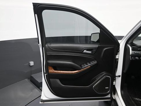 Used 2018 Chevrolet Tahoe Premier AWD/4WD image 12