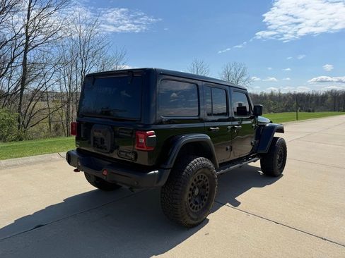Used 2021 Jeep Wrangler Unlimited Rubicon AWD/4WD image 3