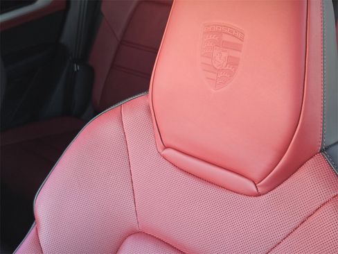 Used 2024 Porsche Cayenne S image 10