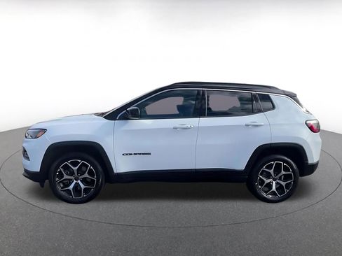 Used 2025 Jeep Compass Limited image 9