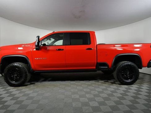 Used 2025 Chevrolet Silverado 2500 ZR2 w/ Technology Package image 16