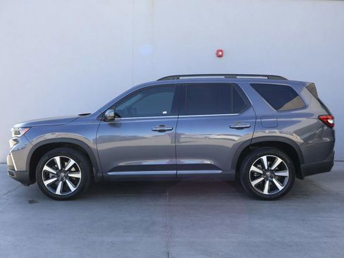 Used 2024 Honda Pilot Touring image 2