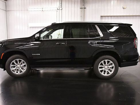 Used 2025 Chevrolet Tahoe Premier AWD/4WD image 4