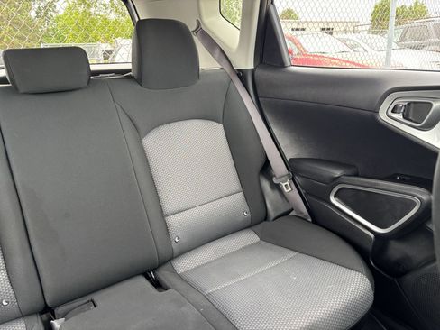 Used 2025 Kia Soul LX w/ LX Technology Package FWD image 36
