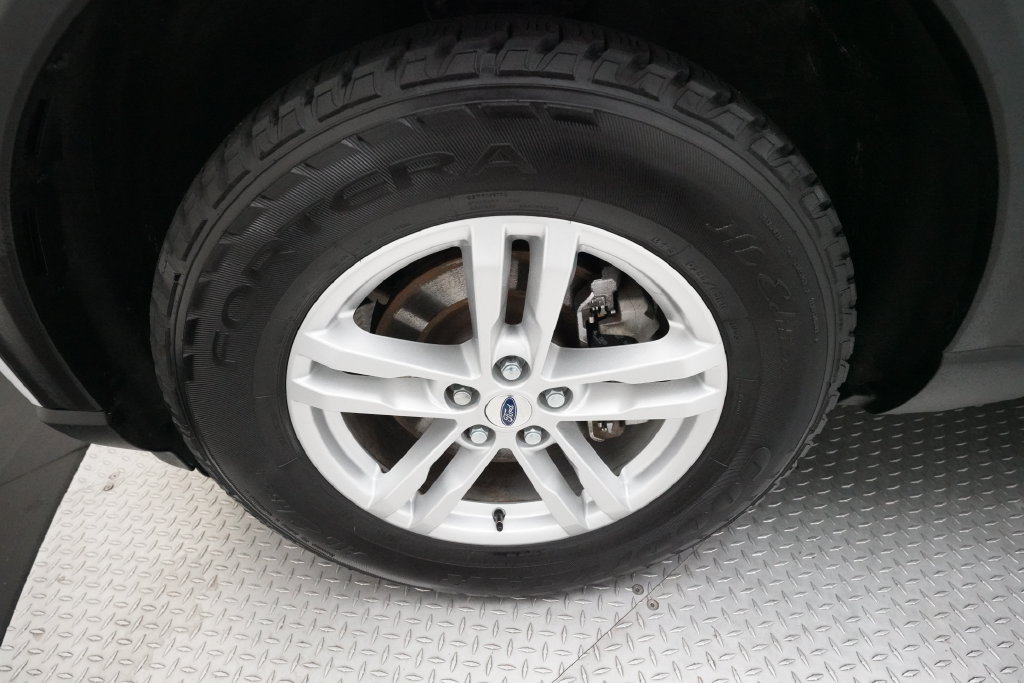 Used 2020 Ford Explorer XLT w/ Equipment Group 202A AWD/4WD image 25