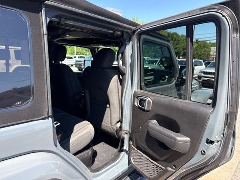 Certified 2024 Jeep Wrangler Unlimited w/ Convenience Group AWD/4WD image 15