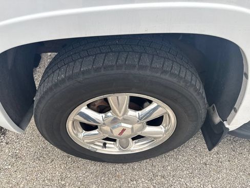 Used 2004 GMC Envoy SLT AWD/4WD image 3