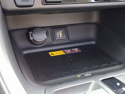 Certified 2025 Toyota RAV4 XSE w/ Advanced Technology Package image 25