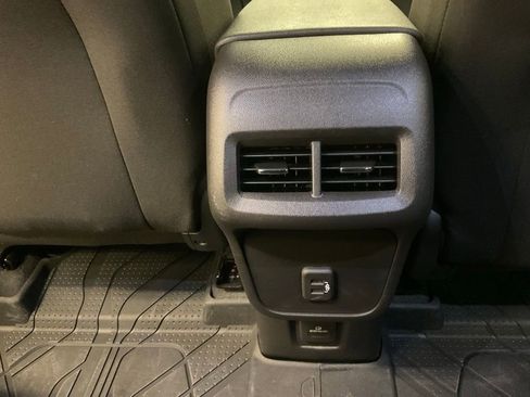 Used 2024 Chevrolet Equinox LT image 37