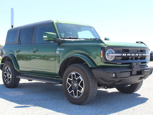 Used 2024 Ford Bronco Outer Banks AWD/4WD image 3