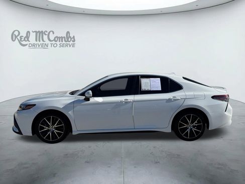 Used 2021 Toyota Camry SE w/ Convenience Package image 2