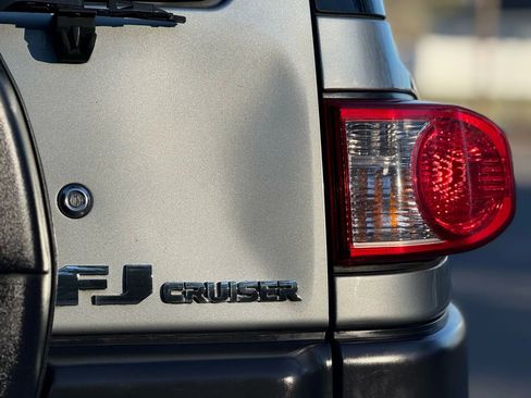 Used 2010 Toyota FJ Cruiser 4WD image 10