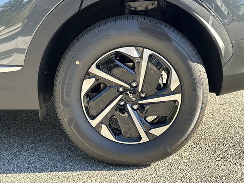 New 2025 Kia Sportage LX image 25